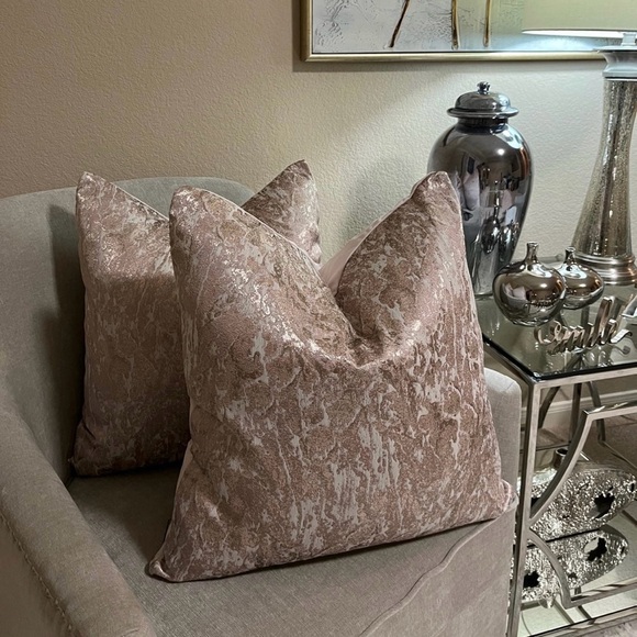 1-NWT CALDEIRA ABSTRACT DESIGN
DECORATIVE PILLOWS (Read description for details) - Picture 2 of 12